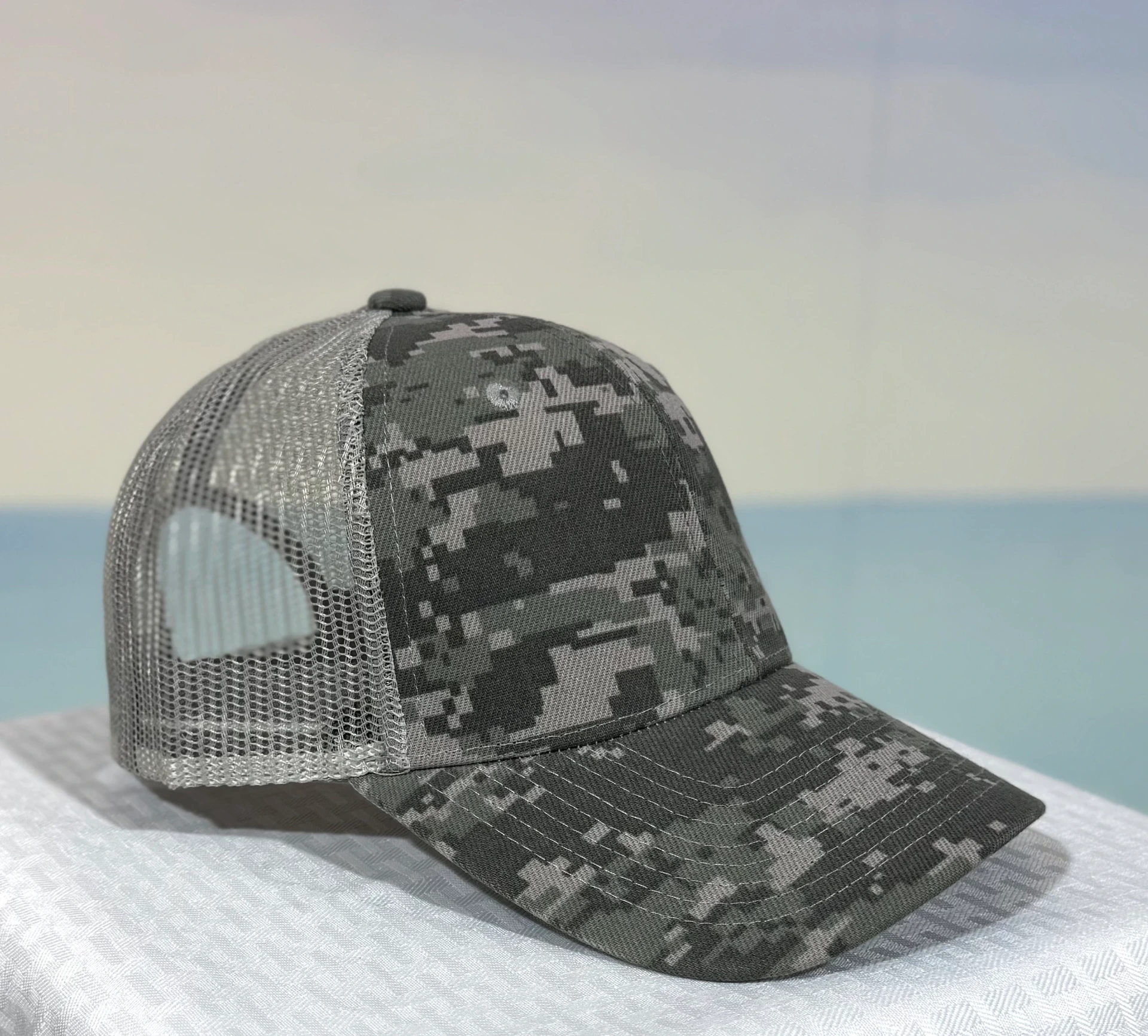 Trucker Hat - Structured Mesh -Digital Camo/Light Gray