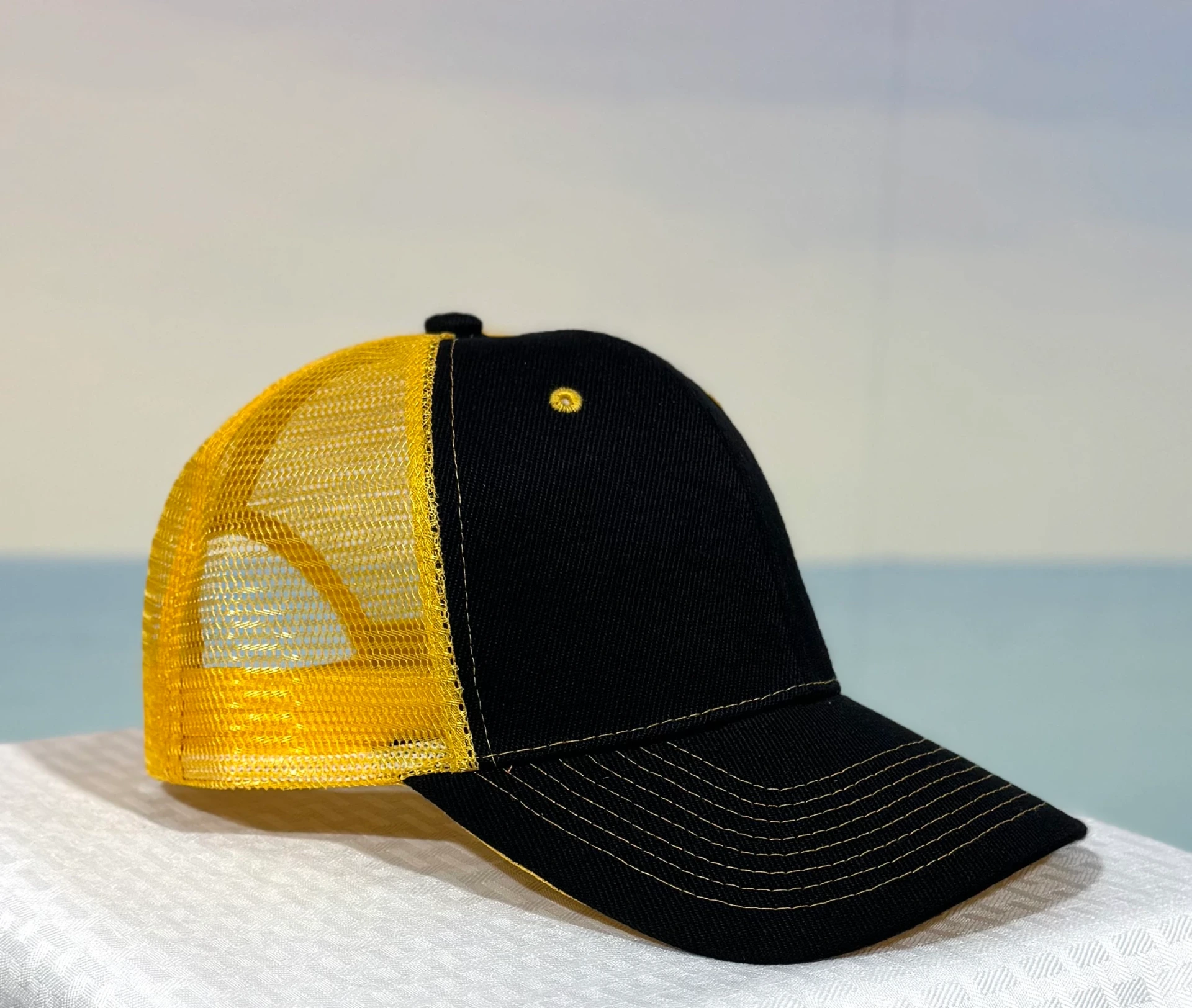 Trucker Hat - Structured Mesh Cap - Black/Gold