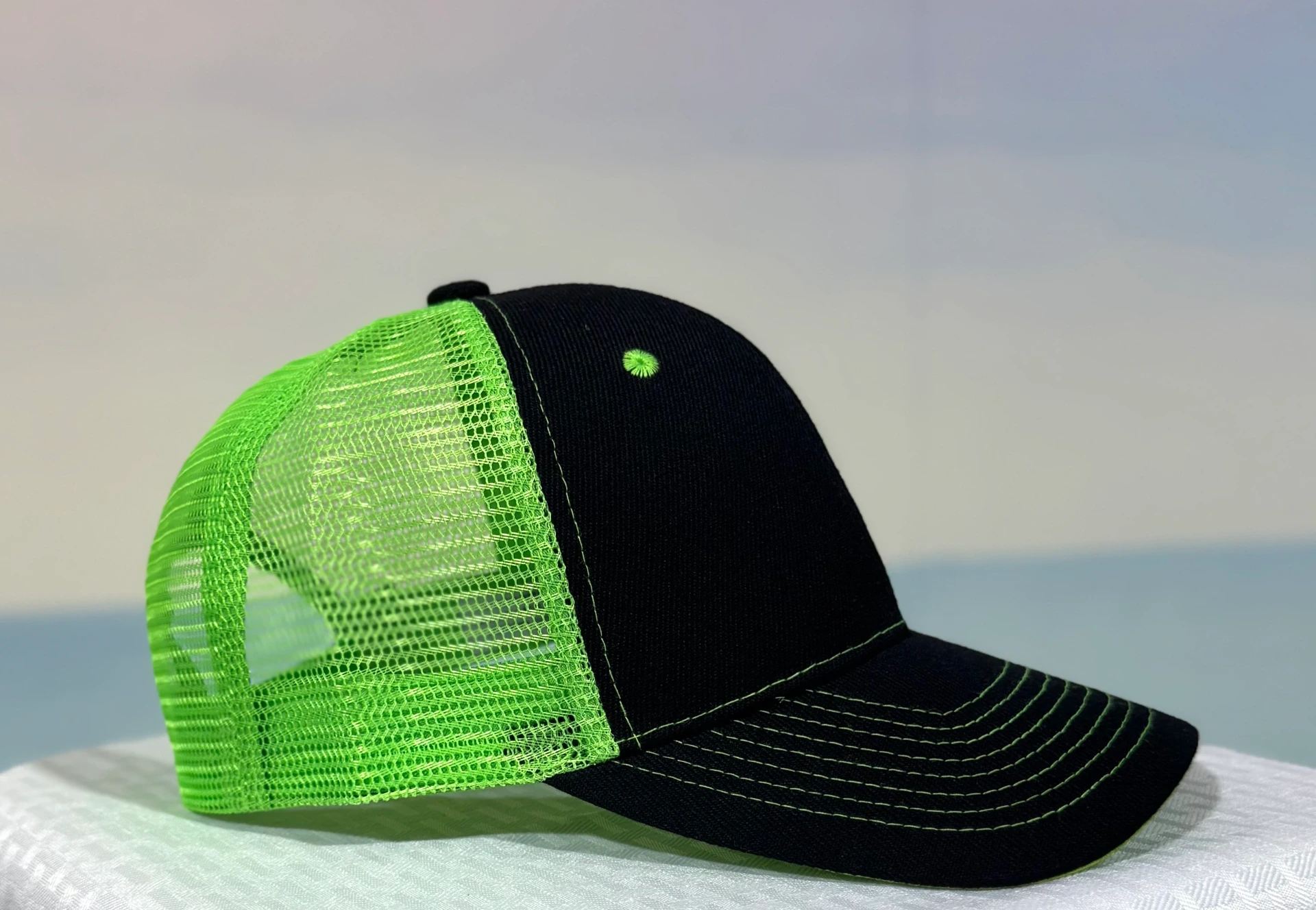 Trucker Hat - Structured Mesh Cap - Black/Neon Green